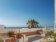 stor takterrass med sittgrupper stor takterrass med sittgrupper