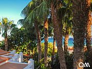 Bungalows har en liten terrass och är bara 30 meter från havet